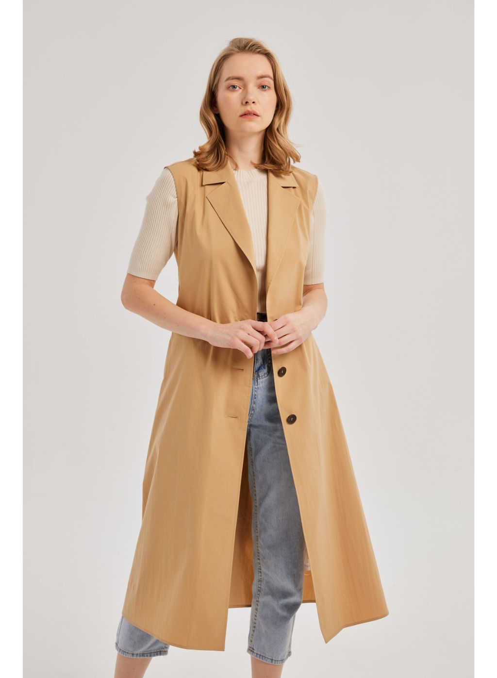 Sleeveless Buttoned Cotton Coat