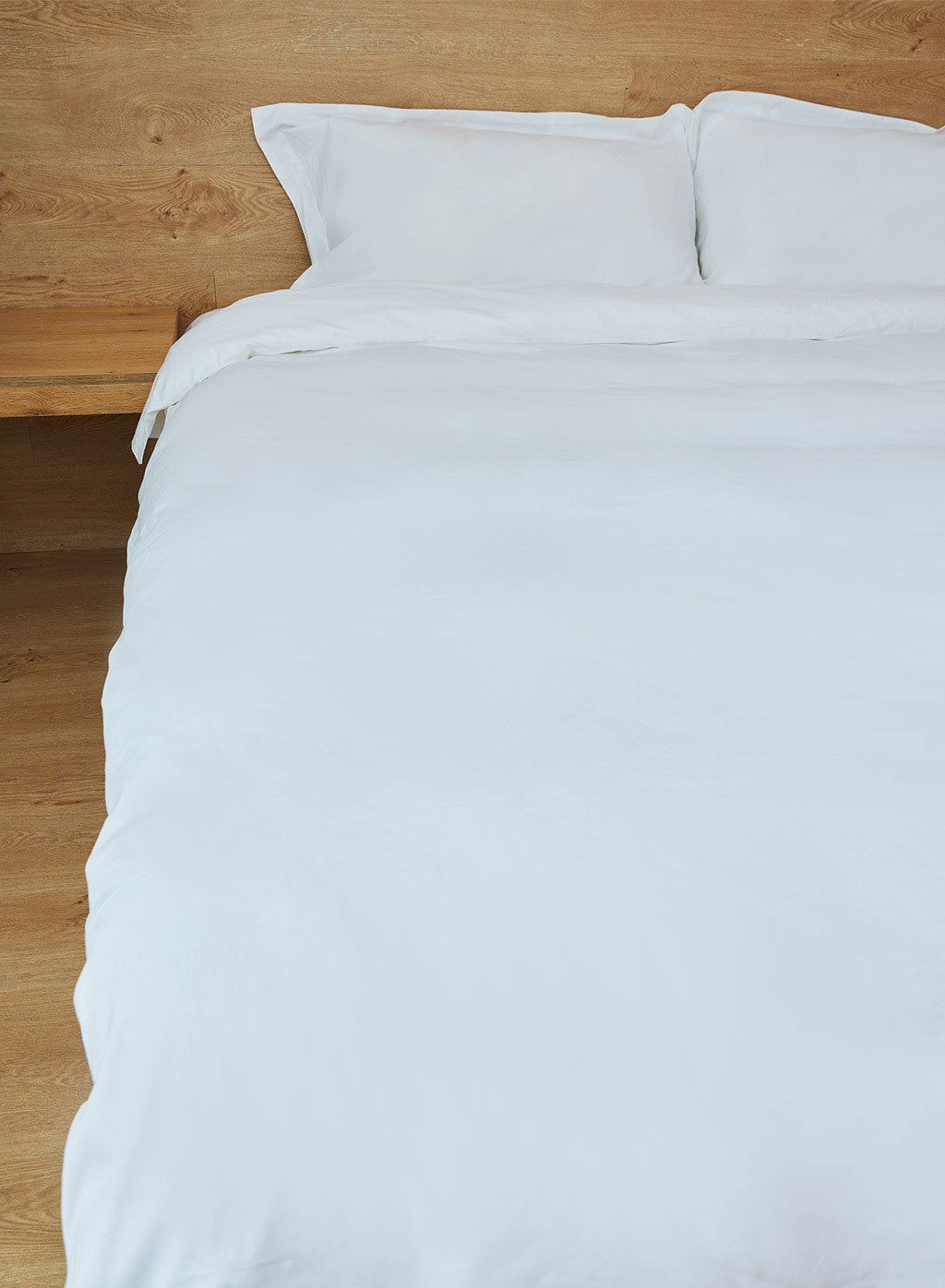 200 TC Long-Staple Cotton Duvet Cover Set in White by SILK MAISON
