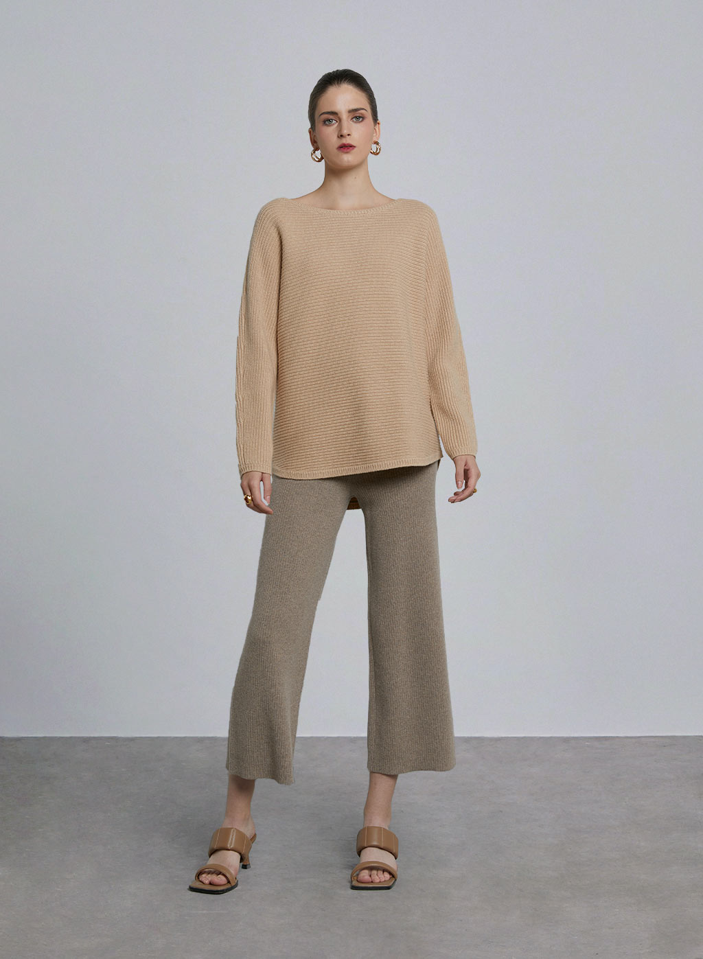 Basic Round Hem Wool Sweater - Light Camel, M image