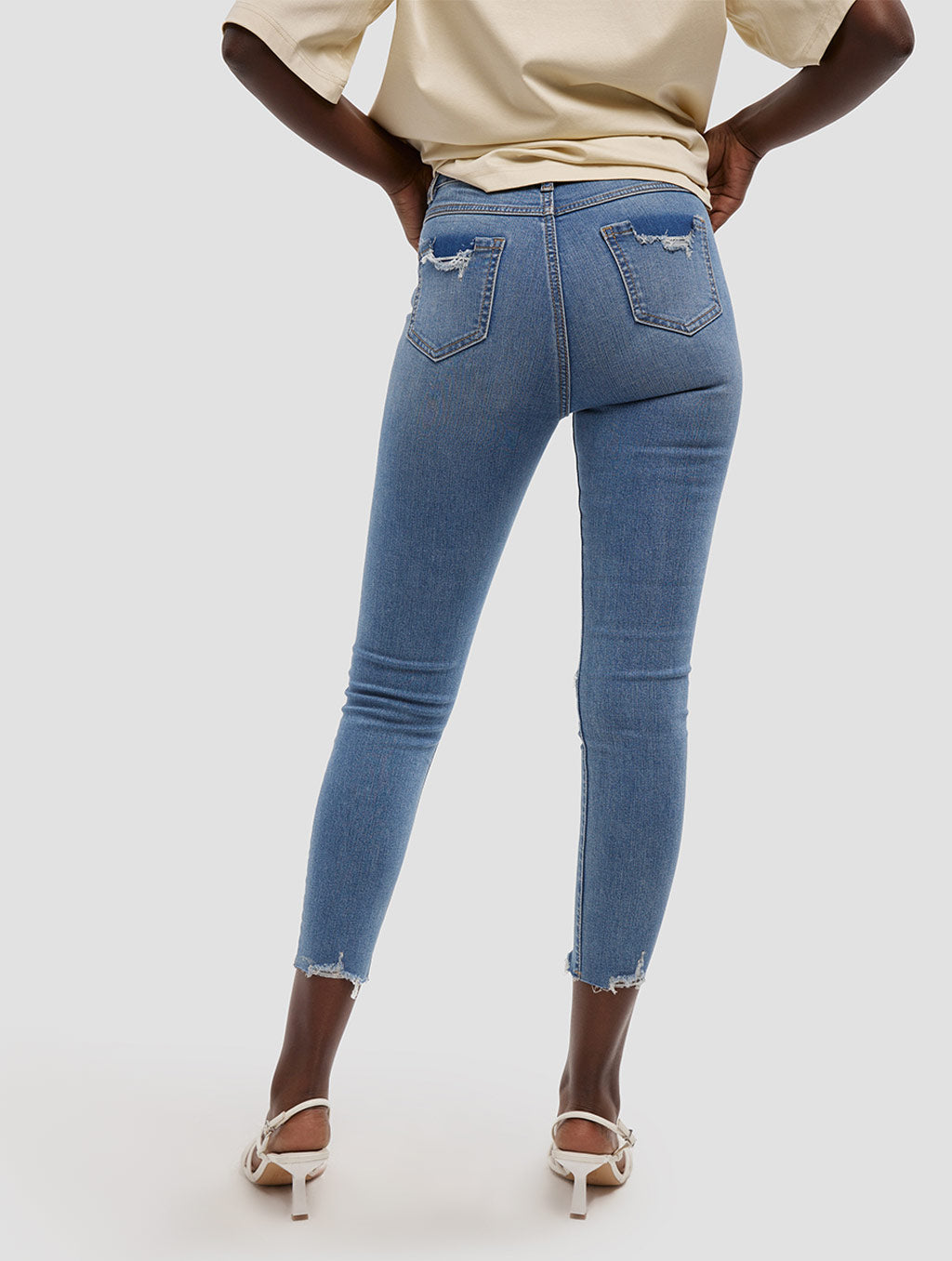 Cropped Frayed Skinny Jeans