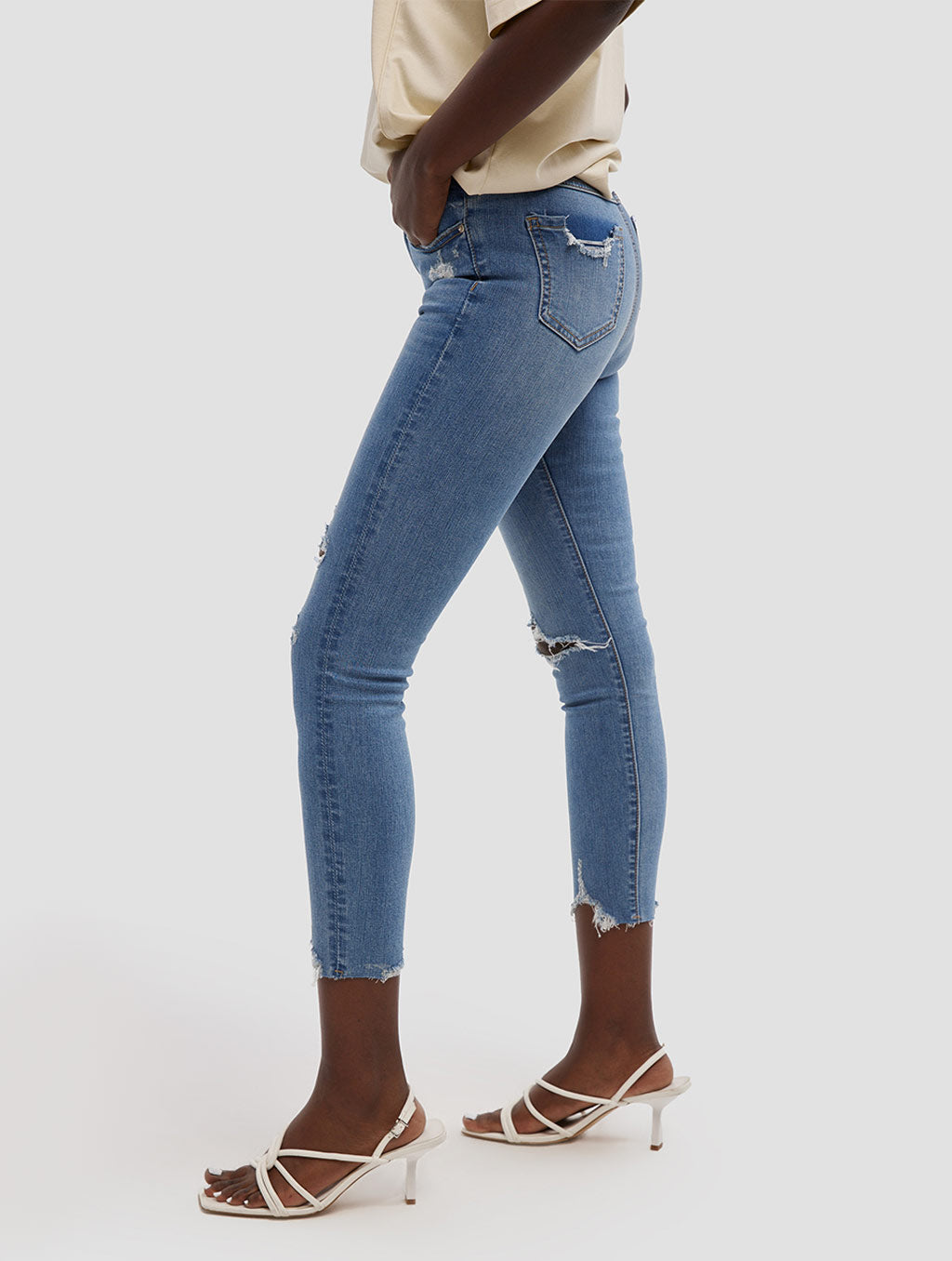 Cropped Frayed Skinny Jeans