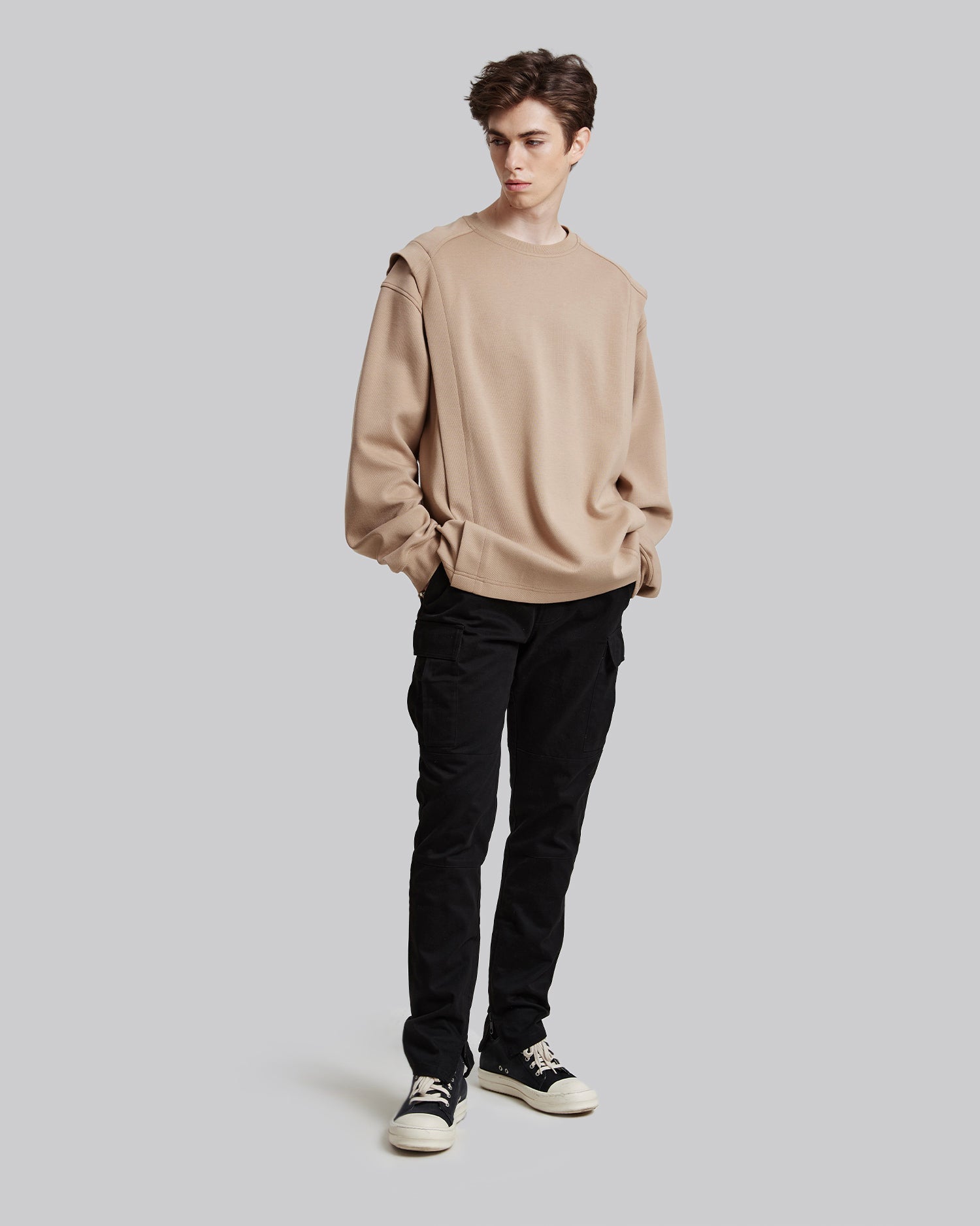 1 × Expandable Camel Sweatshirt