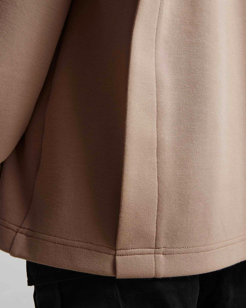 1 × Expandable Camel Sweatshirt