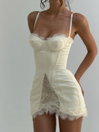 Sleeveless lace halter vest