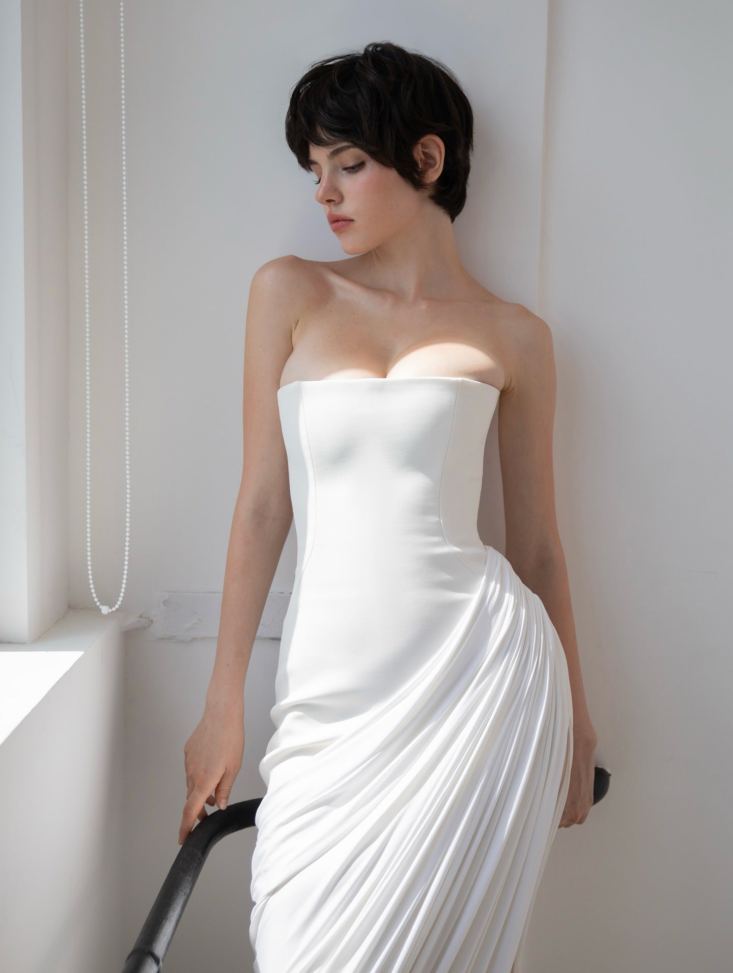 White bandeau twill pleated dress Europe