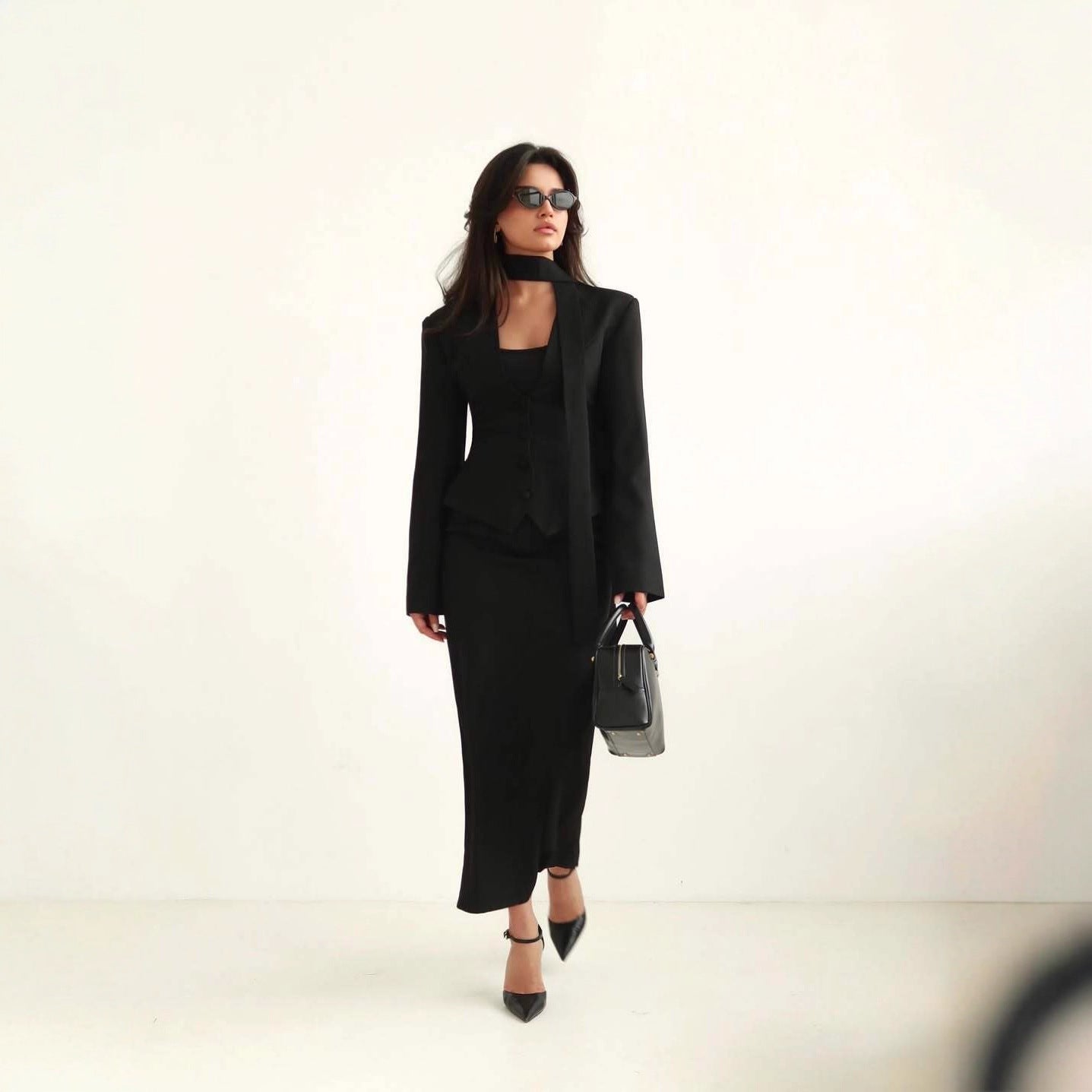 Versatile waist trimmed V-neck long-sleeved suit