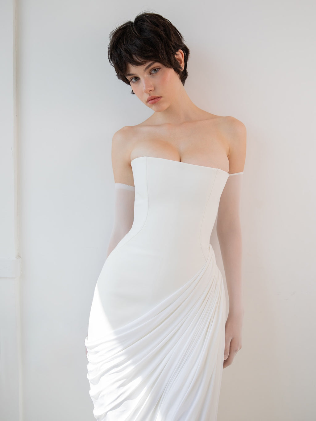 White bandeau twill pleated dress Europe