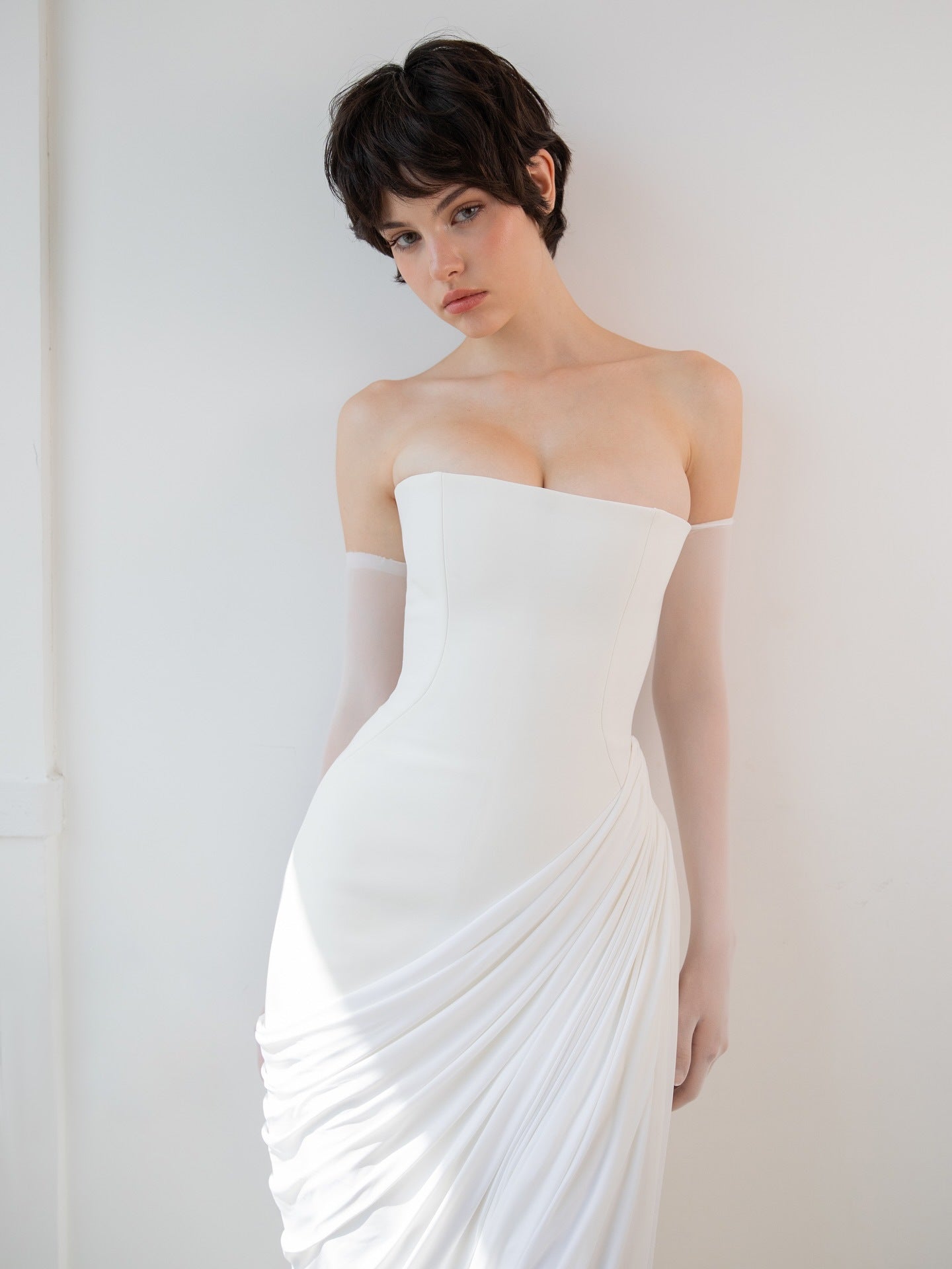 White bandeau twill pleated dress Europe