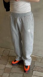 Loose solid color sports suit