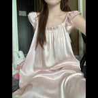 Sweet little fly-sleeved polka dot dress