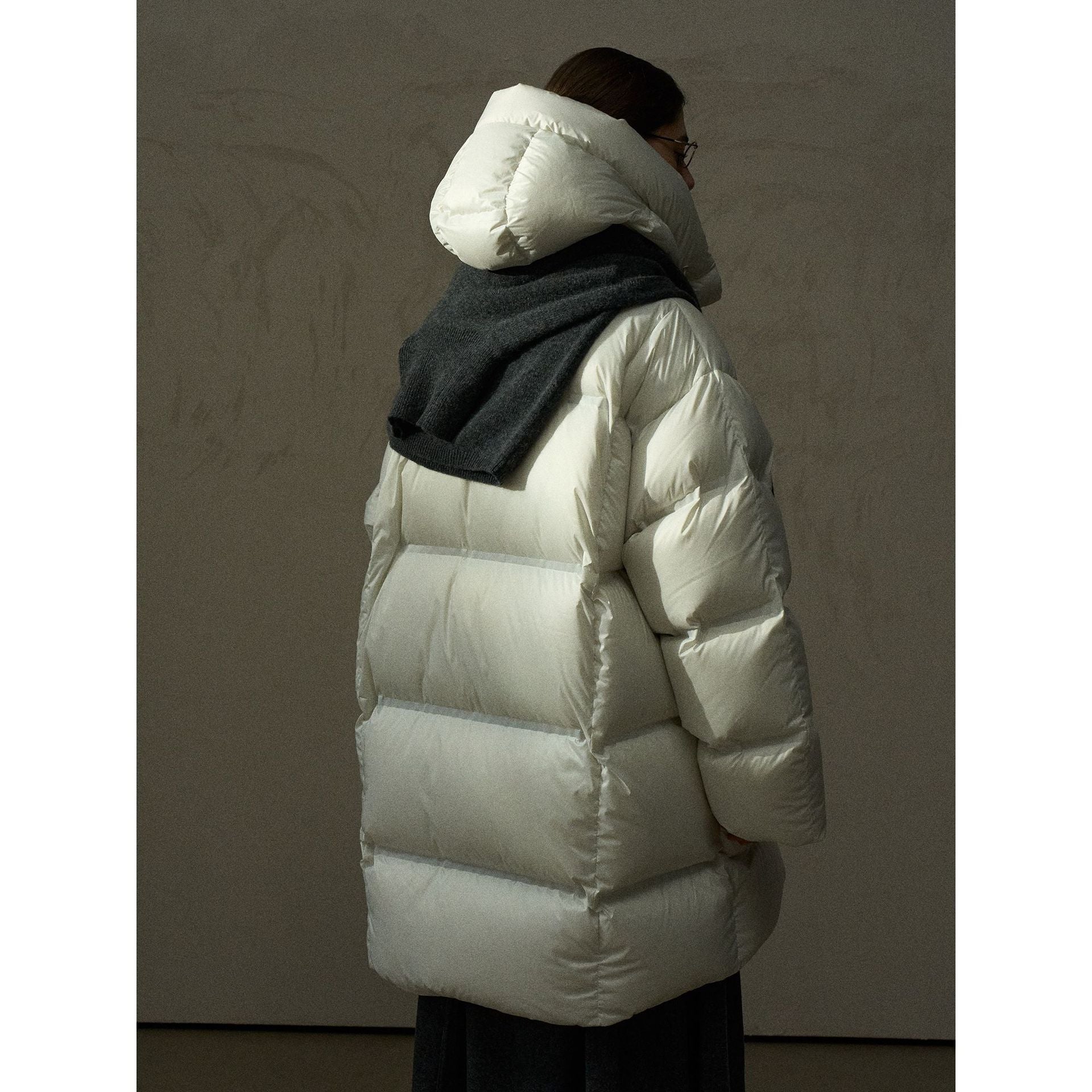 Super Soft High Density Zero Pressure Hooded Gall Free Down Jacket