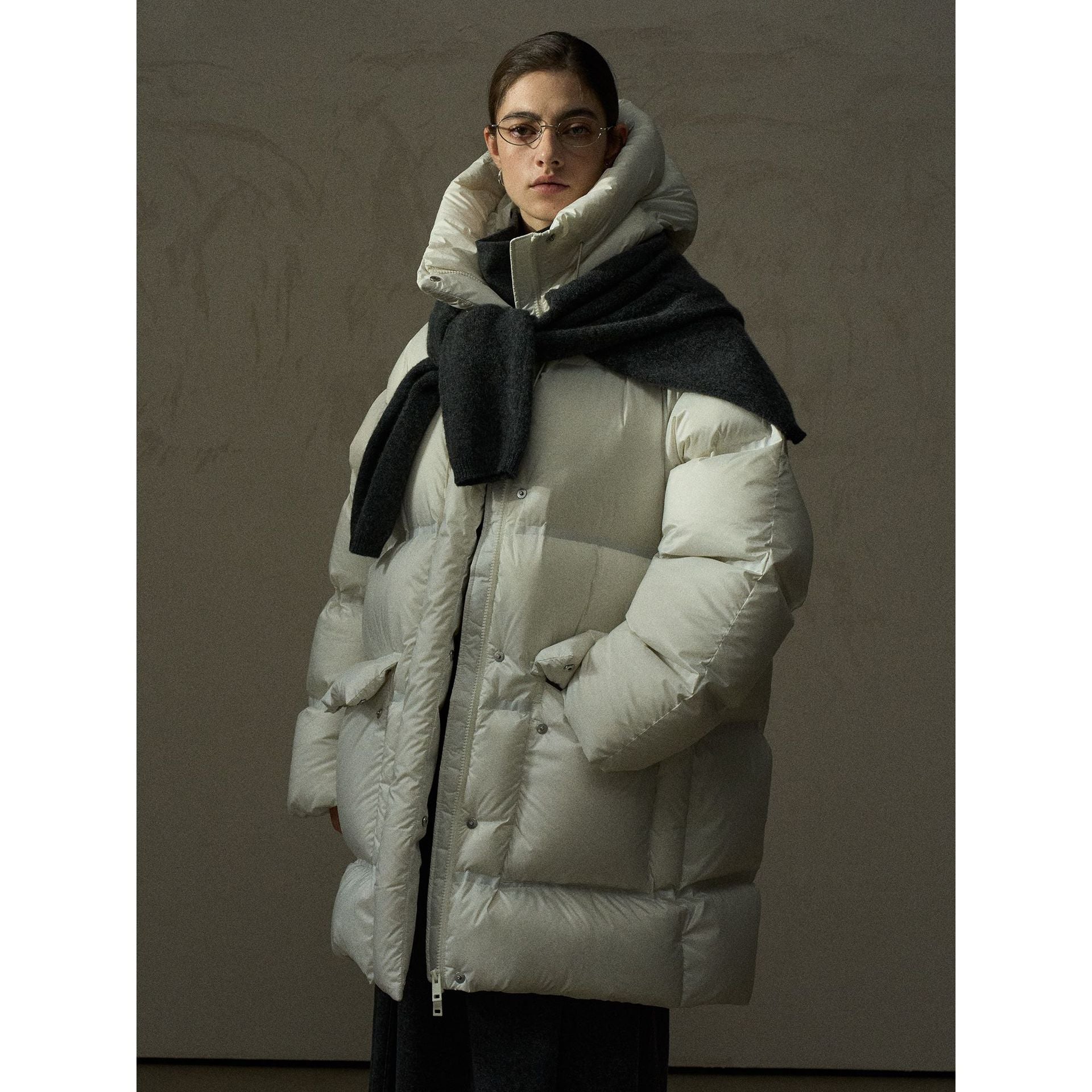 Super Soft High Density Zero Pressure Hooded Gall Free Down Jacket