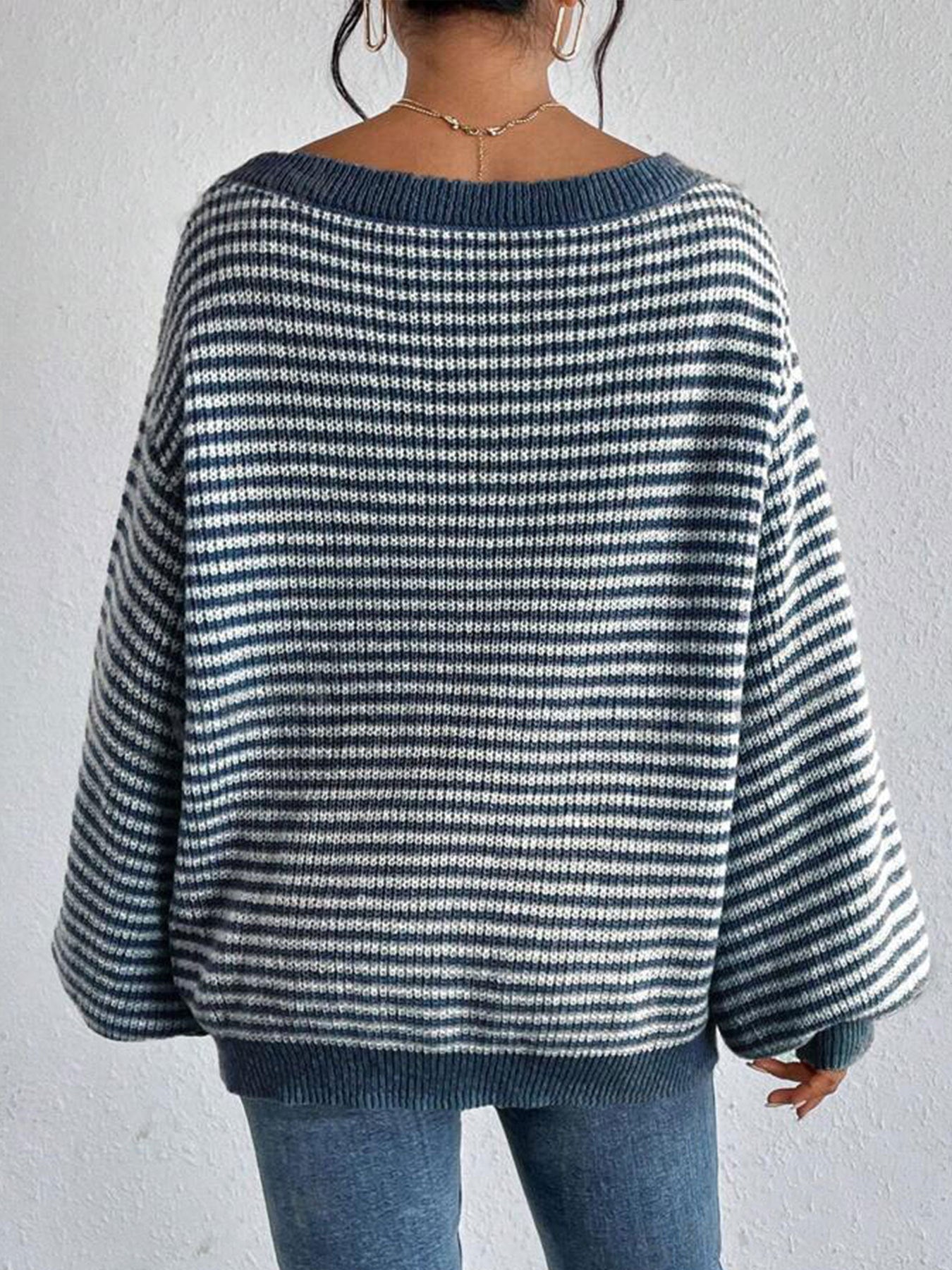 One-word collar contrasting striped knitted sweater