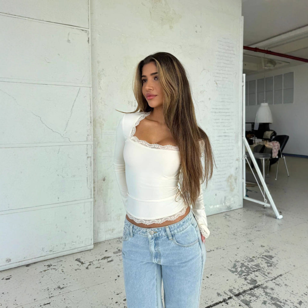 Lace lace slim and versatile square neck over a base shirt