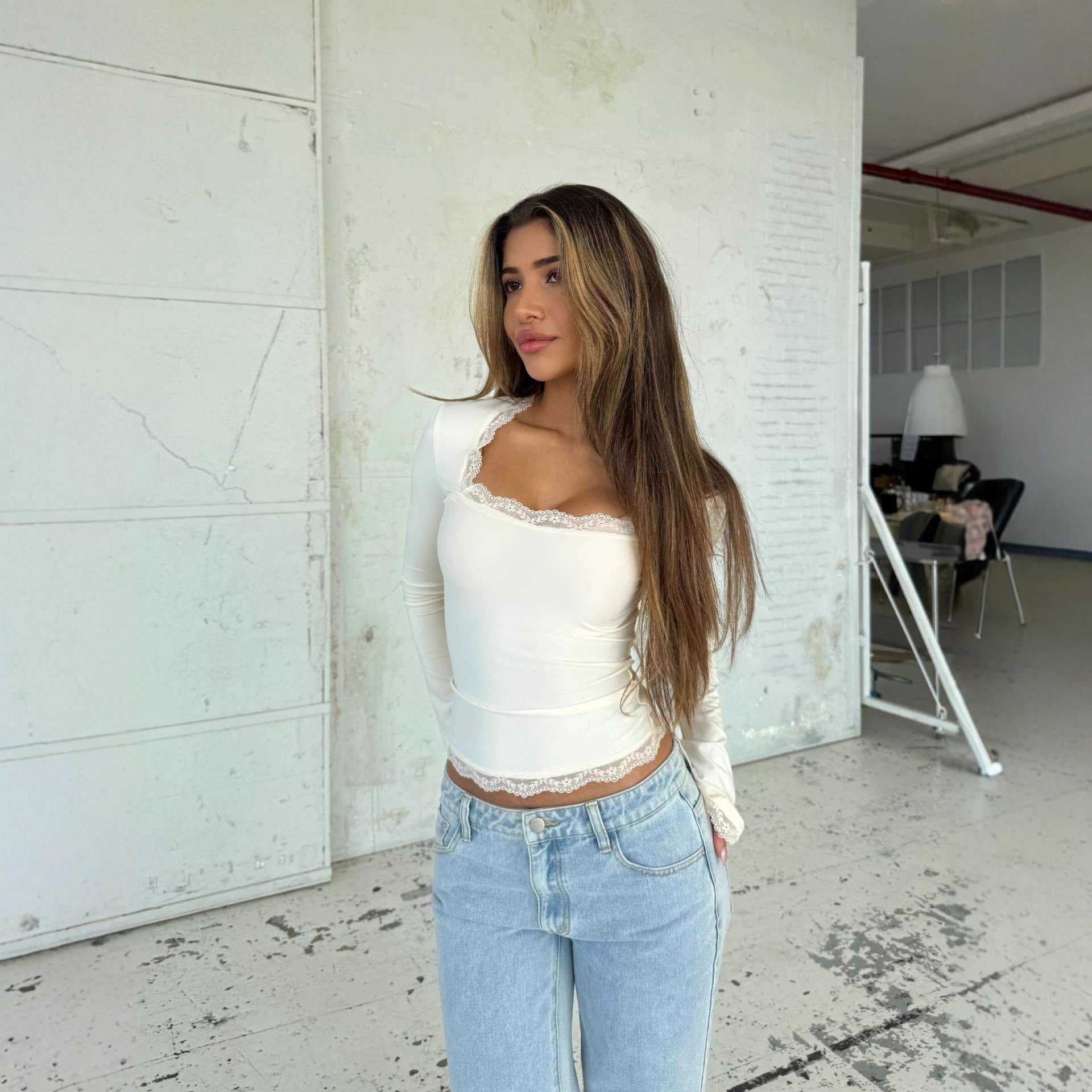 Lace lace slim and versatile square neck over a base shirt