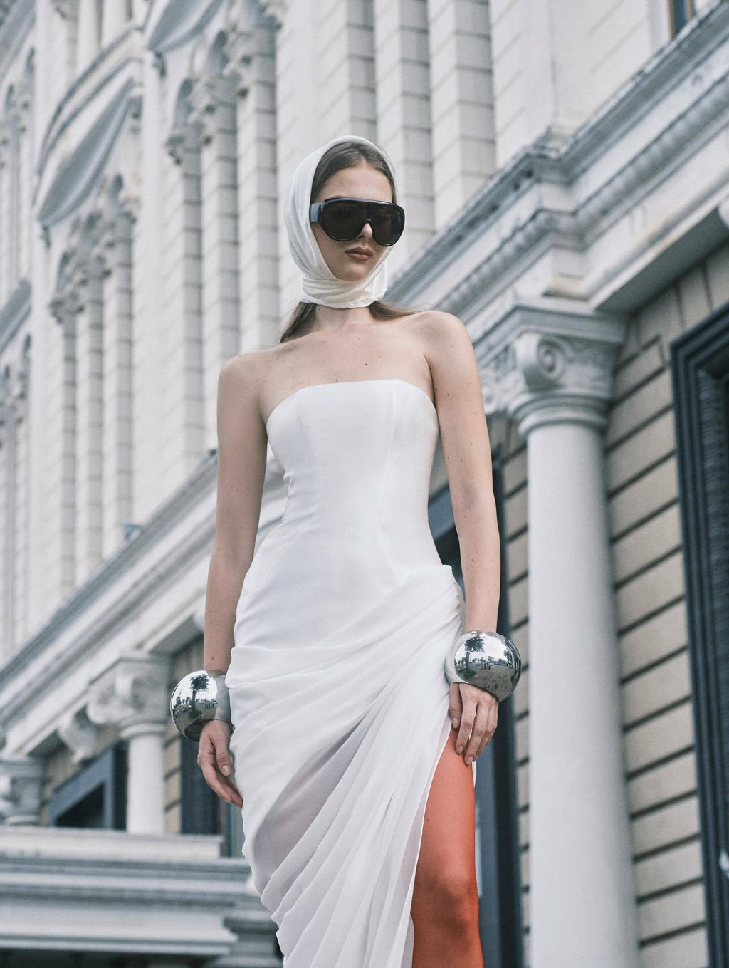 White bandeau twill pleated dress Europe