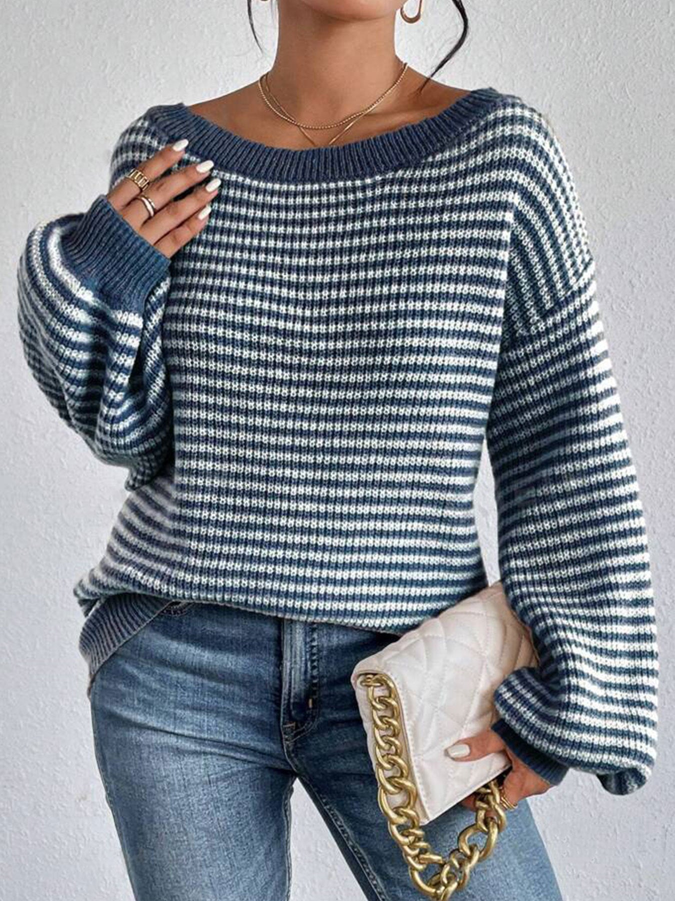 One-word collar contrasting striped knitted sweater