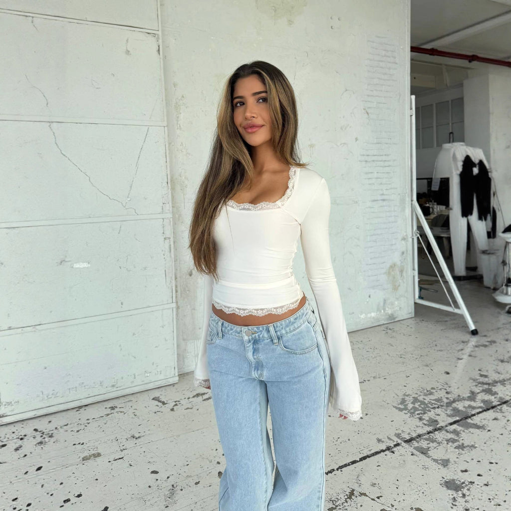 Lace lace slim and versatile square neck over a base shirt