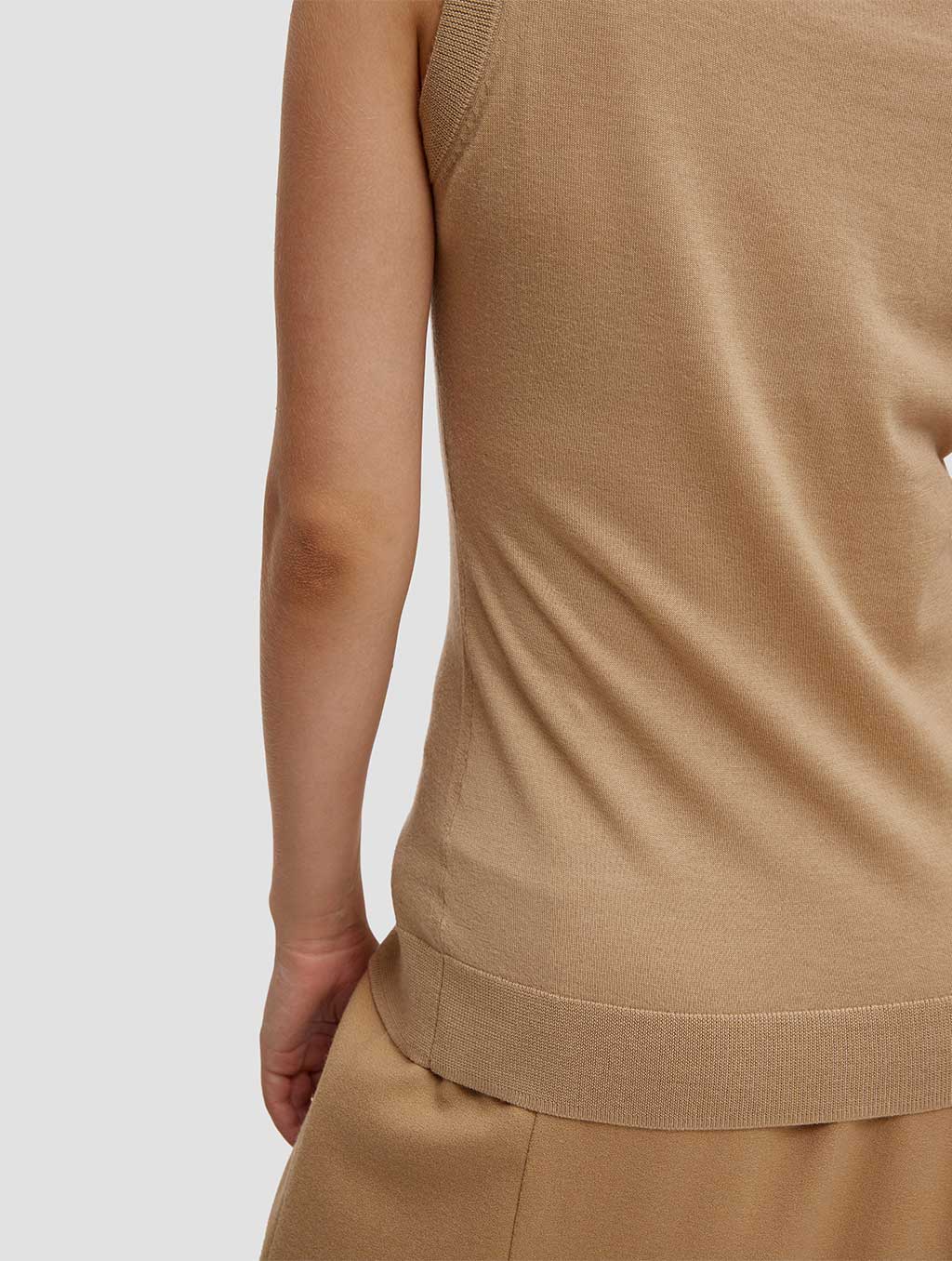 sleeveless knit cardigan - detail -camel